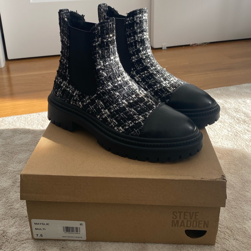 NWT Steve Madden boots